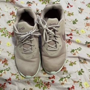 Nike air tennis shoes